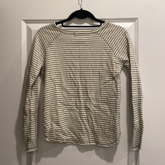 Mod Ref Grey Striped Top - Picture 3 of 4